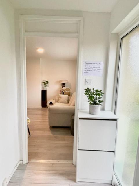 Single In 3 Bedroom House Privatunterkunft